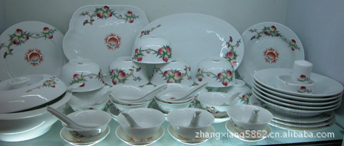 匠心之韻 探析景德鎮(zhèn)高白瓷、骨質(zhì)瓷與青花釉中彩的瓷藝之美